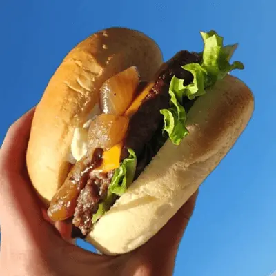 店前に新たに登場した、テイクアウト専門のハンバーガー店「らいおんバーガー」
